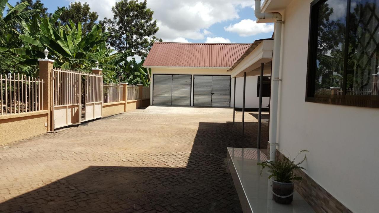 Kilimanjaro Country House Moshi Esterno foto