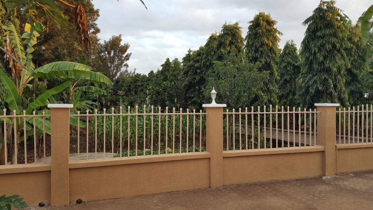 Kilimanjaro Country House Moshi Esterno foto